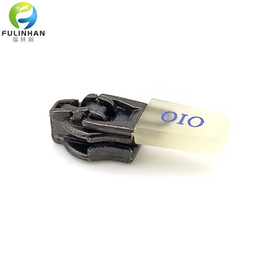 Custom Brand Logo Small Zipper Pullers